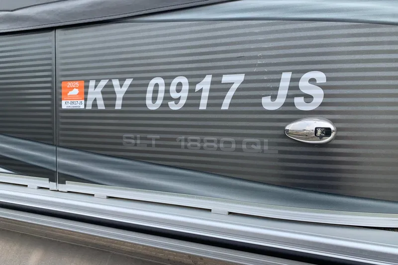 Slide: The Image of 2020 Tahoe Pontoon Sport Cruise Rear Bench 18' with registration KY 0917 JS. - 4