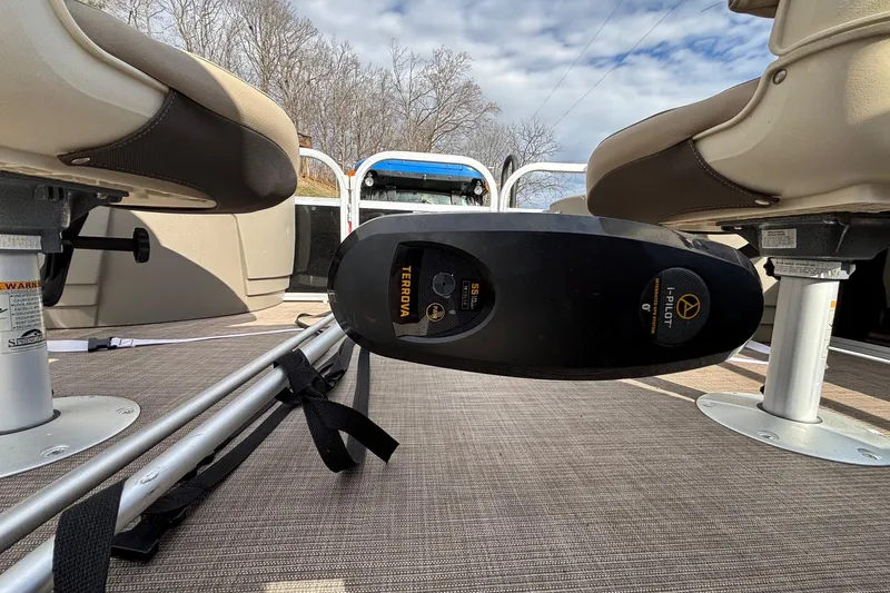 Slide: The Image of 2022 Sun Tracker Bass Buggy 18 DLX interior with Minn Kota Terrova trolling motor. - 9