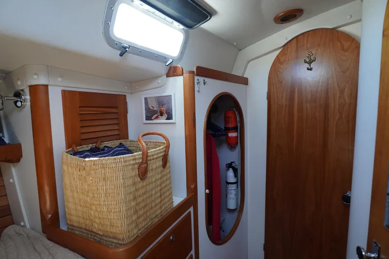 Slide: The Image of Interior of a 1997 J Boats J/42 yacht with cozy bed. - 47