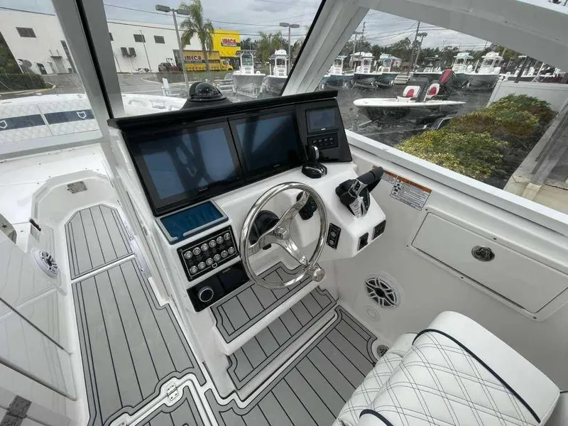 Slide: The Image of Sea Fox 288 Traveler 2026 - 13