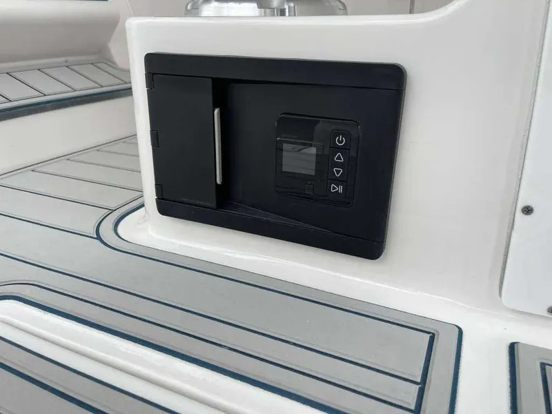 Slide: The Image of Sea Fox 288 Traveler 2026 - 5