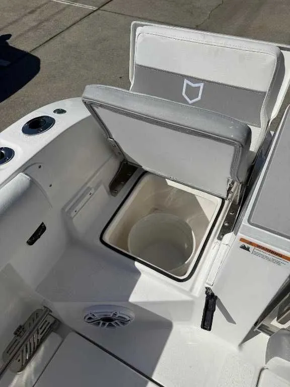 Slide: The Image of Sea Fox 328 Commander 2026 - 11