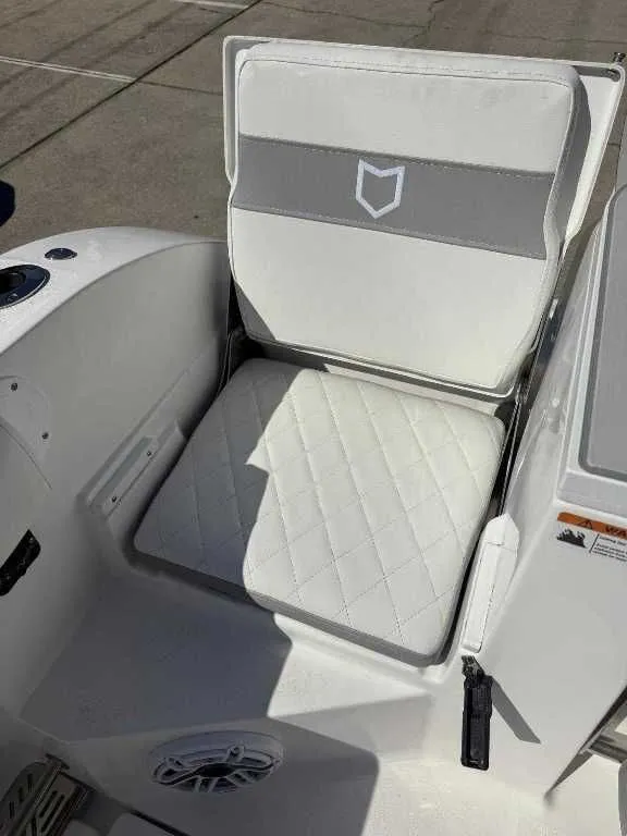 Slide: The Image of Sea Fox 328 Commander 2026 - 12