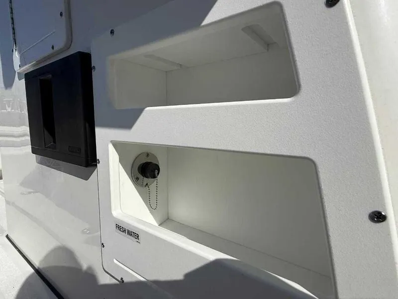 Slide: The Image of Sea Fox 328 Commander 2026 - 13