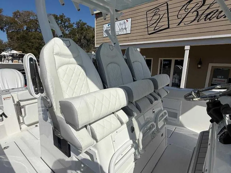 Slide: The Image of Sea Fox 328 Commander 2026 - 14