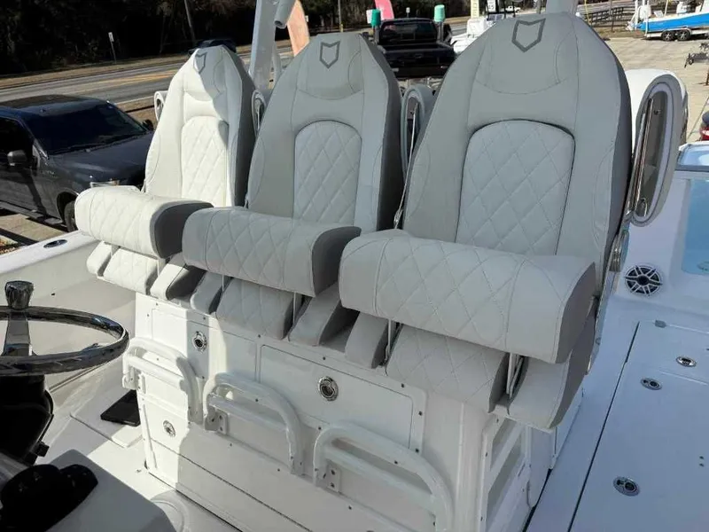 Slide: The Image of Sea Fox 328 Commander 2026 - 15