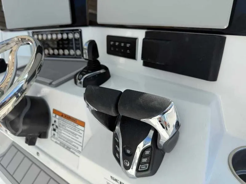 Slide: The Image of Sea Fox 328 Commander 2026 - 19