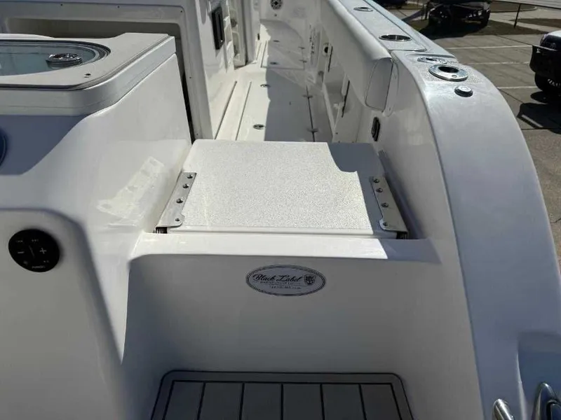 Slide: The Image of Sea Fox 328 Commander 2026 - 3