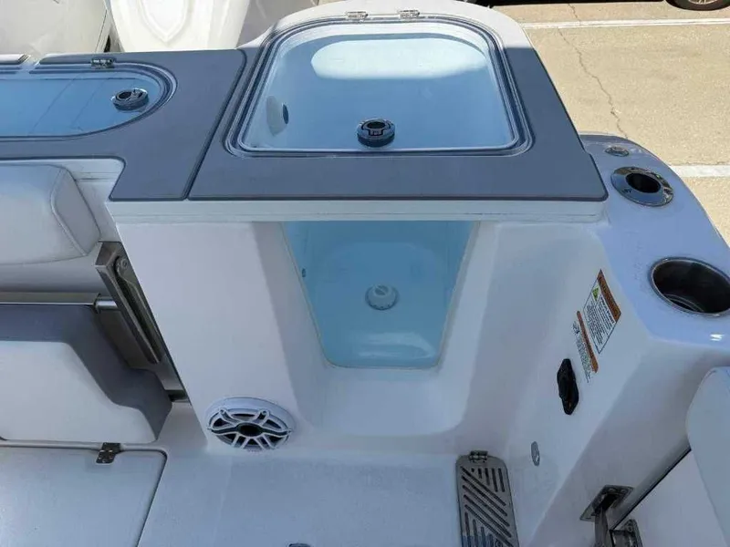 Slide: The Image of Sea Fox 328 Commander 2026 - 5