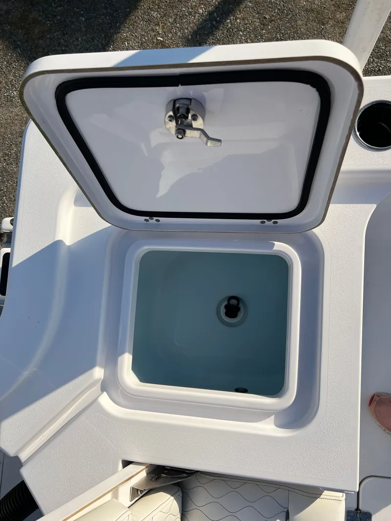 Slide: The Image of Sportsman Masters 267OE Bay Boat 2020 - 13