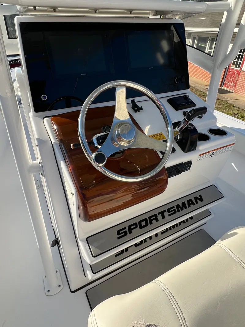 Slide: The Image of Sportsman Masters 267OE Bay Boat 2020 - 24