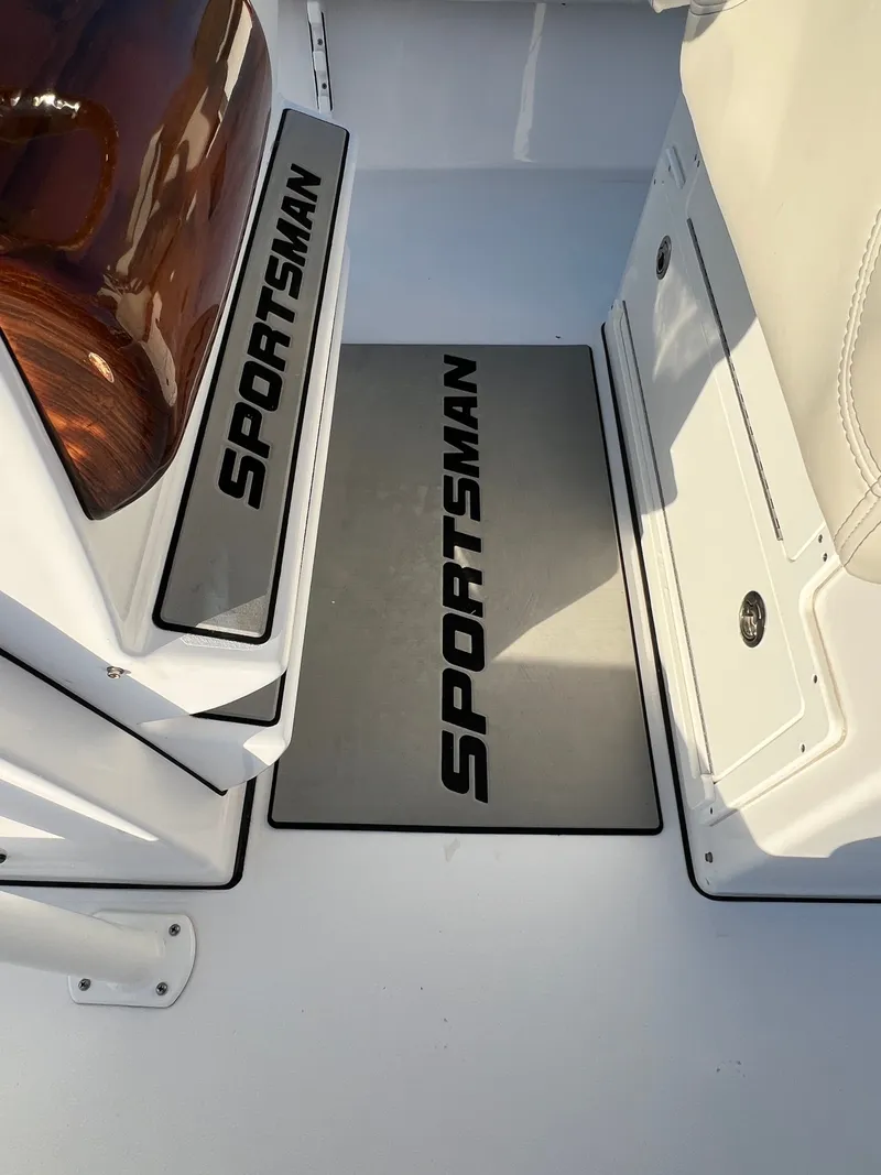 Slide: The Image of Sportsman Masters 267OE Bay Boat 2020 - 26