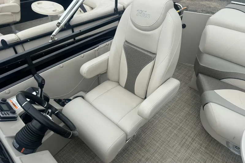 Slide: The Image of Captain's chair and helm of 2017 JC 23 Neptoon TT Sport boat interior. - 10