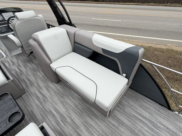 Slide: The Image of Godfrey SW2286DT 2026 - 14