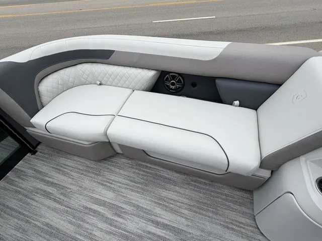 Slide: The Image of Godfrey SW2286DT 2026 - 17