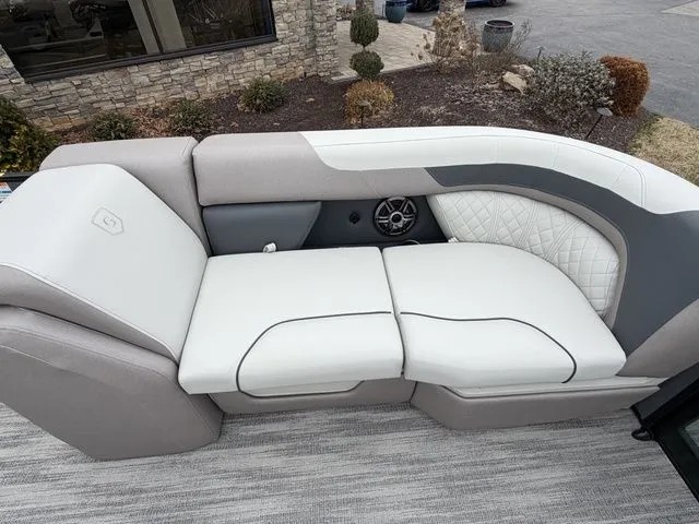 Slide: The Image of Godfrey SW2286DT 2026 - 18