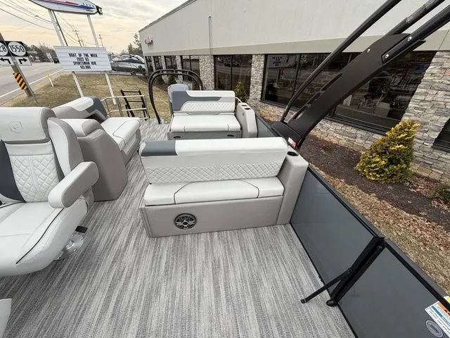 Slide: The Image of Godfrey SW2286DT 2026 - 9