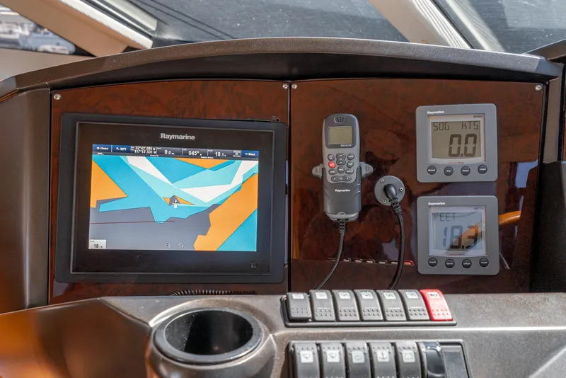 Slide: The Image of Chartplotter, radar, autopilot - 21