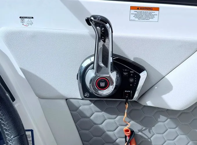 Slide: The Image of 2024 Sea Ray 270 Sdx - Image 16 - 16