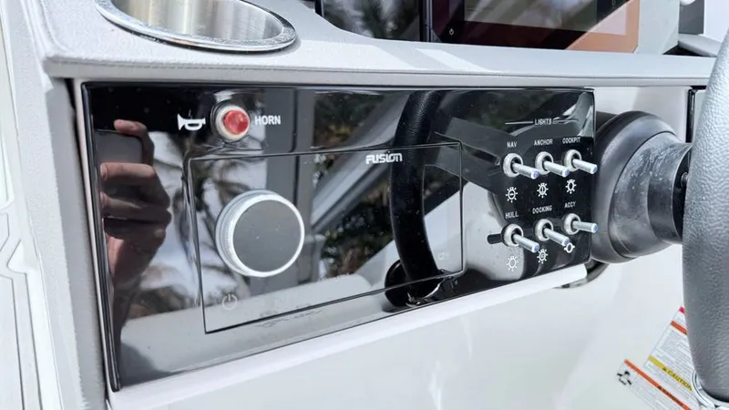 Slide: The Image of 2024 Sea Ray 270 Sdx - Image 17 - 17