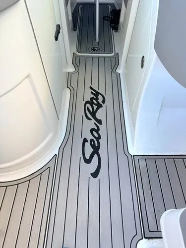 Slide: The Image of 2024 Sea Ray 270 Sdx - Image 19 - 19