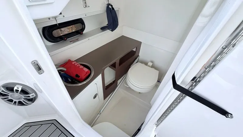 Slide: The Image of 2024 Sea Ray 270 Sdx - Image 24 - 24