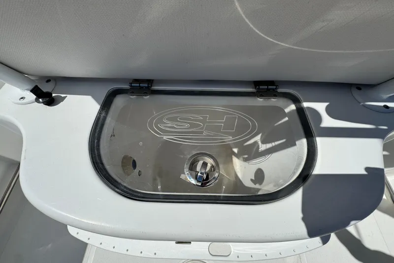 Slide: The Image of 2022 Sea Hunt Gamefish 25 livewell with transparent lid and SH logo. - 3