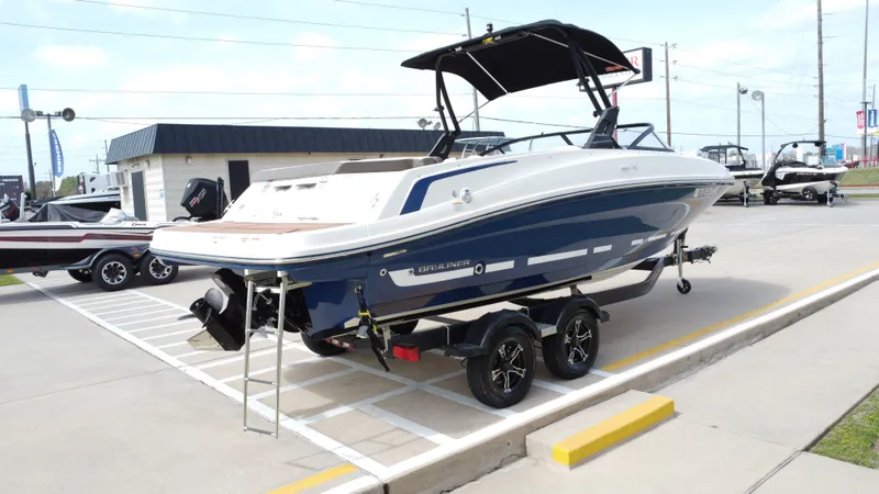 Slide: The Image of 2018 Bayliner VR6 boat on trailer, side view. - 6
