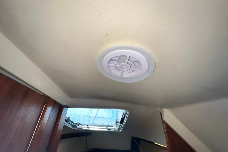 Slide: The Image of Ceiling vent and hatch inside 1987 Catalina 30 MkII sailboat cabin. - 39