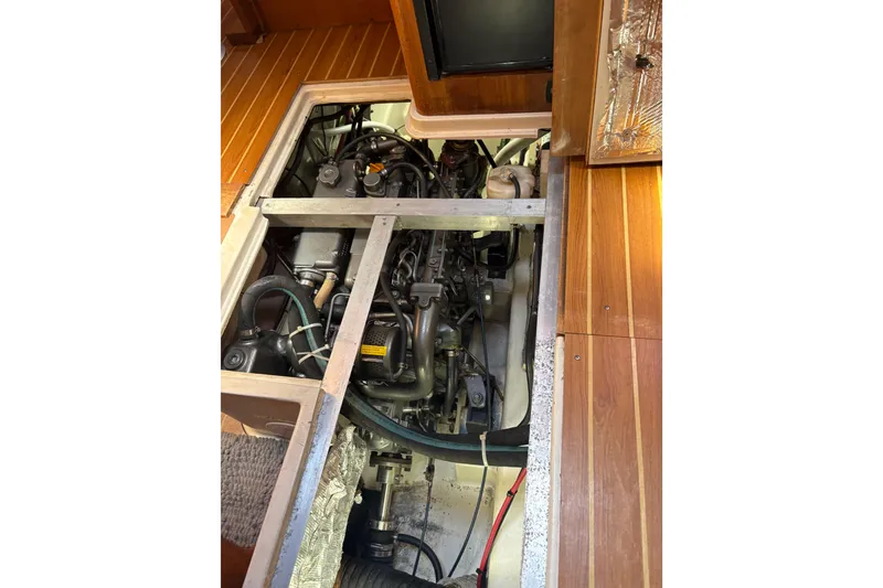 Slide: The Image of Speaker mounted on a 2007 Catalina Morgan 440 yacht, with water in the background. - 28