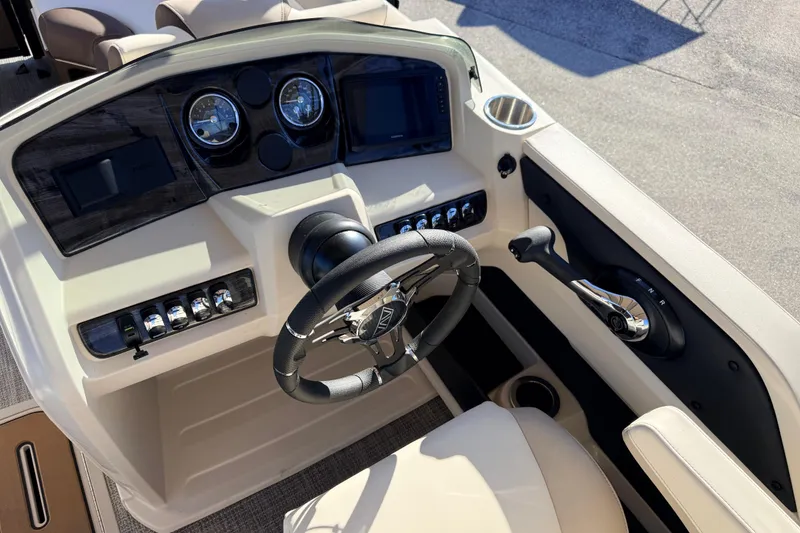 Slide: The Image of Steering console of 2026 Avalon 2385 LSZ Quad Lounger Tri Toon boat. - 20