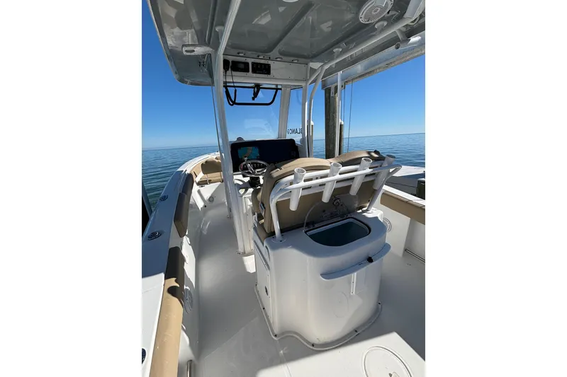 Slide: The Image of 2018 Sea Hunt Gamefish 25 boat interior with helm, ocean view, and clear sky. - 20