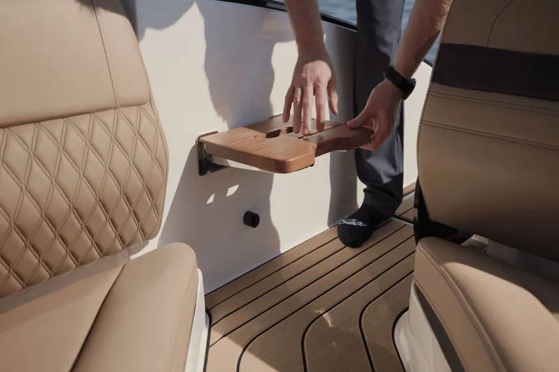 Slide: The Image of Sea Ray SLX 280 2026 - 13