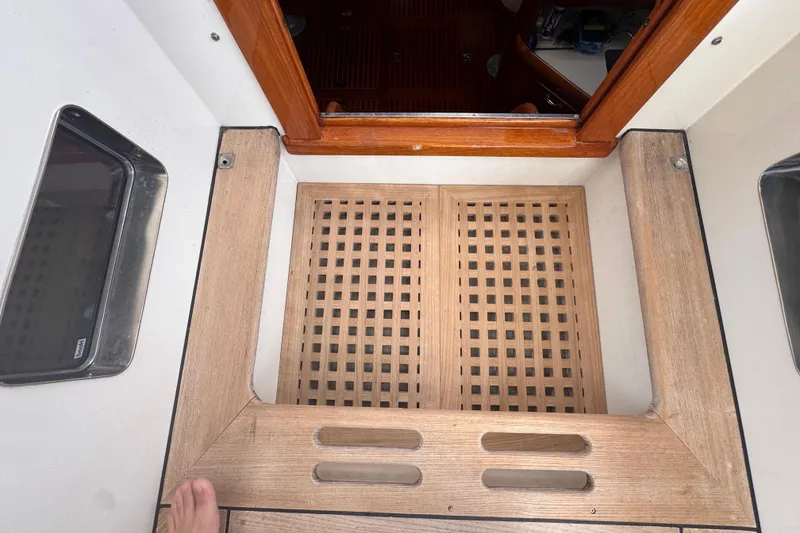 Slide: The Image of Wooden hatch entrance on 1989 Little Harbor Sloop 58' sailboat. - 43