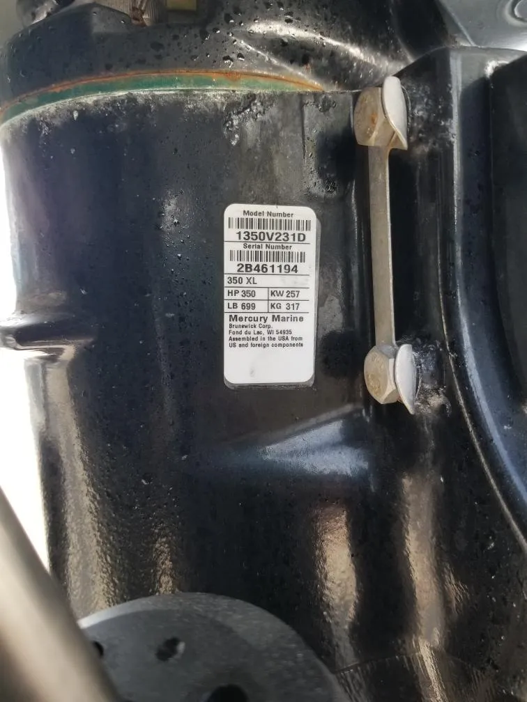 Slide: The Image of Label on a 2018 Boston Whaler Dauntless 240 boat engine. - 12