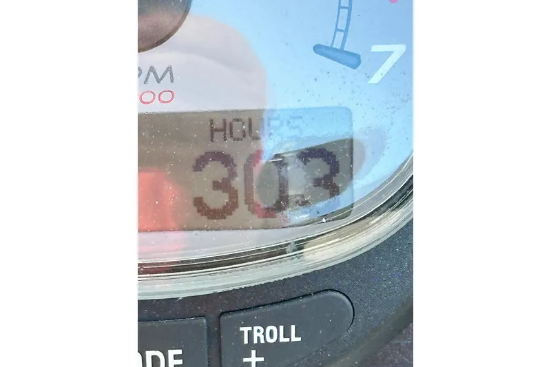 Slide: The Image of Close-up of a 2018 Boston Whaler Dauntless 240 hour meter showing 303 hours. - 7