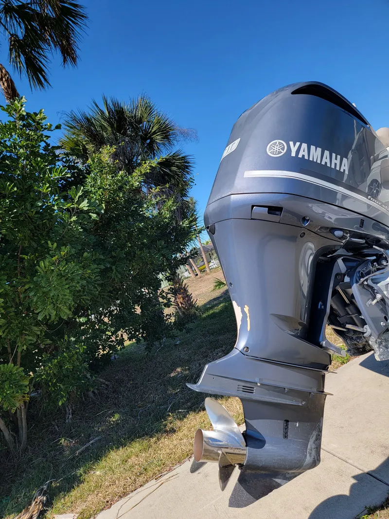 Slide: The Image of Crownline Boats E275XS 2019 - 11