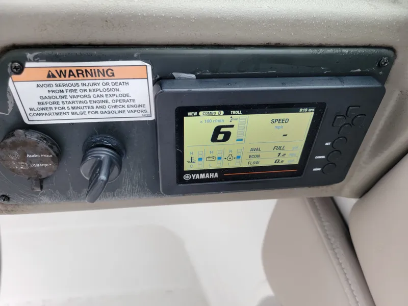 Slide: The Image of Crownline Boats E275XS 2019 - 4