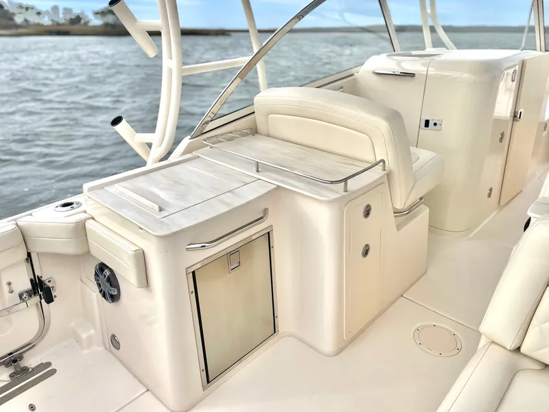 Slide: The Image of Grady-White Freedom 285 2021 - 45