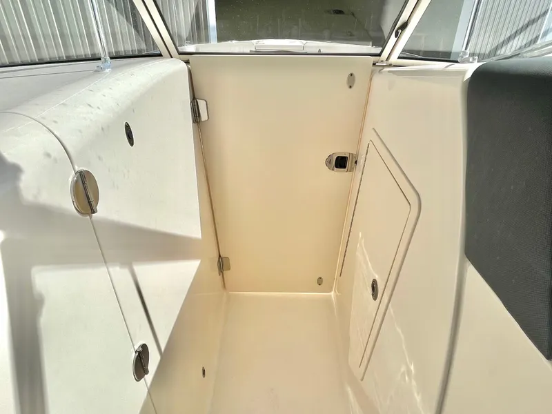 Slide: The Image of Grady-White Freedom 285 2021 - 68