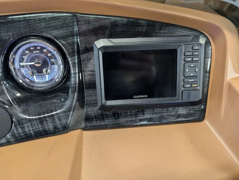 Slide: The Image of Tahoe LTZ 300HP QLS 2385 Tritoon 2026 - 12