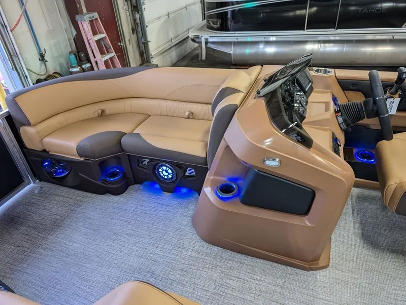 Slide: The Image of Tahoe LTZ 300HP QLS 2385 Tritoon 2026 - 7