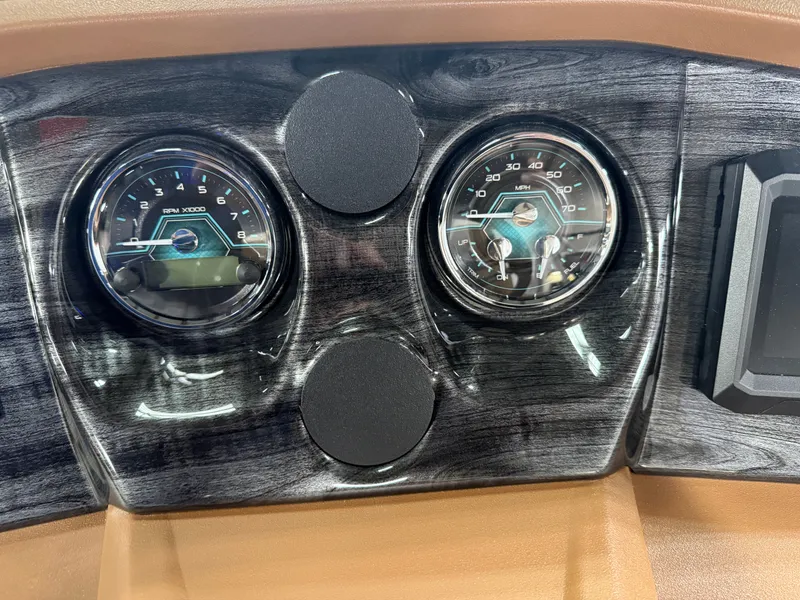 Slide: The Image of Tahoe LTZ 300HP VRB 2385 Swingback Tritoon 2026 - 14