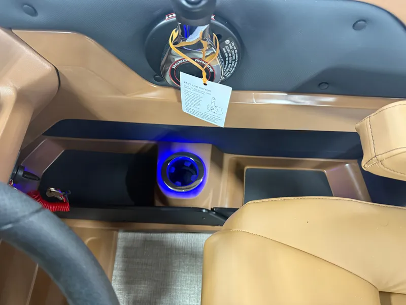 Slide: The Image of Tahoe LTZ 300HP VRB 2385 Swingback Tritoon 2026 - 16