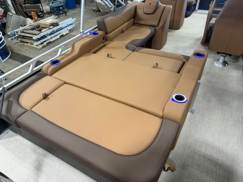 Slide: The Image of Tahoe LTZ 300HP VRB 2385 Swingback Tritoon 2026 - 21