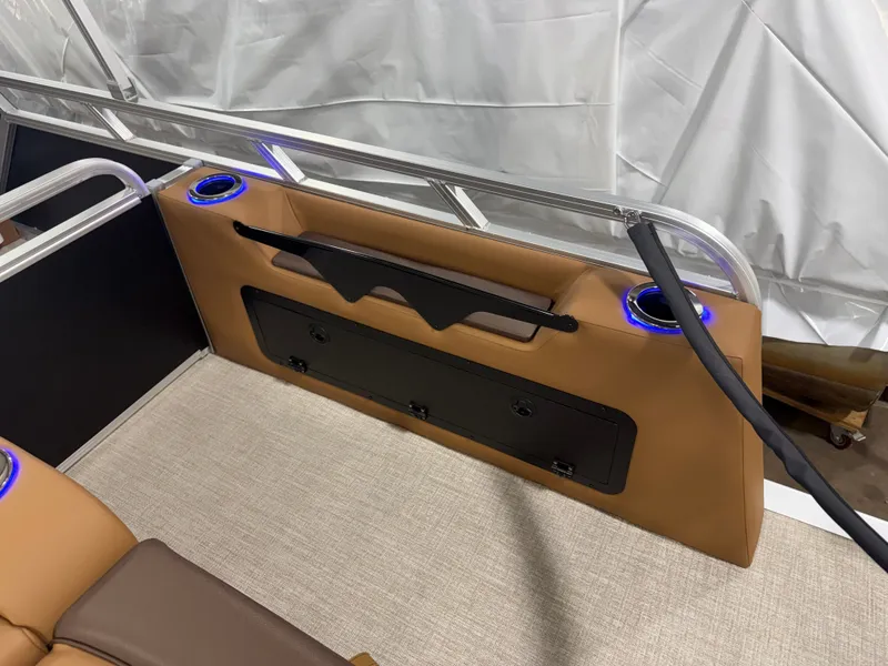 Slide: The Image of Tahoe LTZ 300HP VRB 2385 Swingback Tritoon 2026 - 25