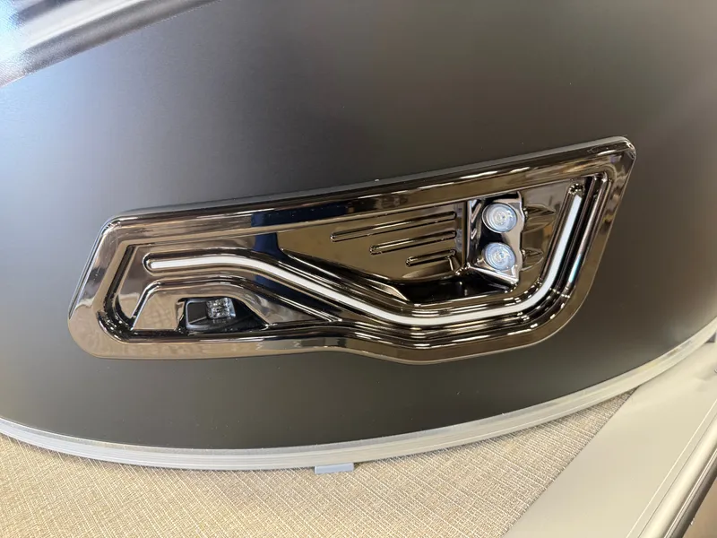 Slide: The Image of Tahoe LTZ 300HP VRB 2385 Swingback Tritoon 2026 - 38