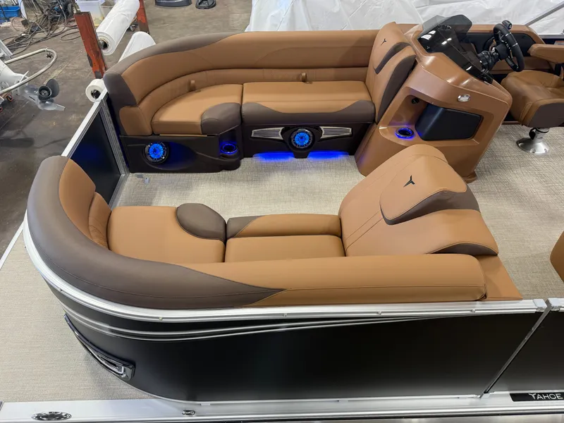 Slide: The Image of Tahoe LTZ 300HP VRB 2385 Swingback Tritoon 2026 - 4