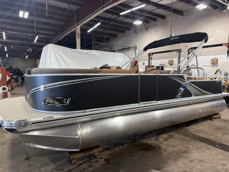 Slide: The Image of Tahoe LTZ 300HP VRB 2385 Swingback Tritoon 2026 - 41