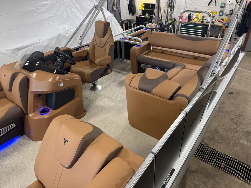 Slide: The Image of Tahoe LTZ 300HP VRB 2385 Swingback Tritoon 2026 - 5